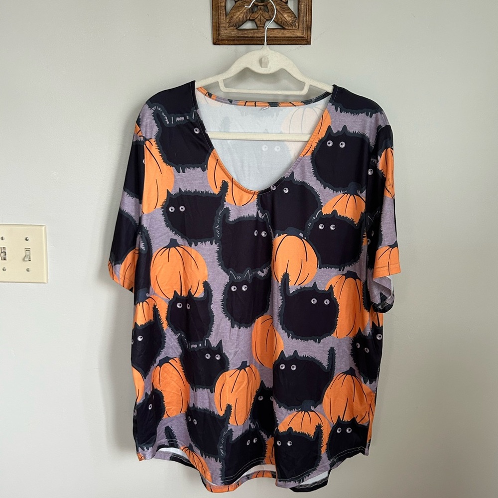 Halloween time yet? Prep now with this Black Cat and Pumpkin Print Top 2